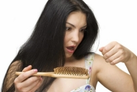 Rụng tóc gây ảnh hưởng thế nào đến cuộc sống của bạn?