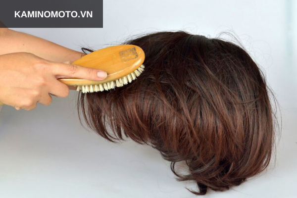 Chải tóc giả đúng cách 