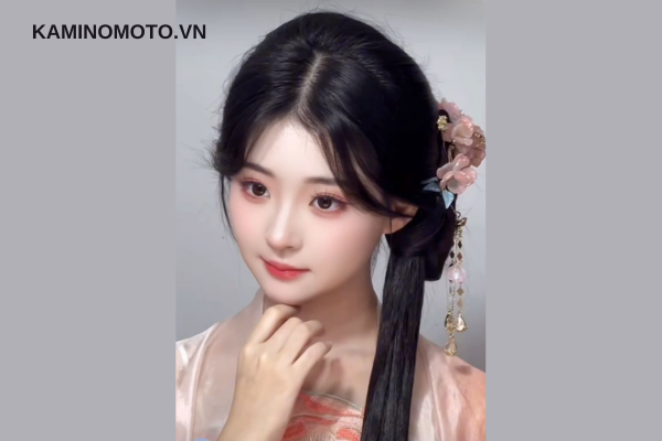 Búi thấp đơn giản