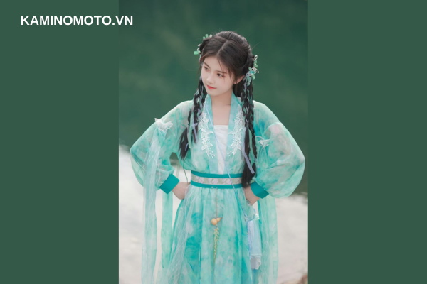 Kiểu tóc tết hai bên kết hợp trâm nhỏ