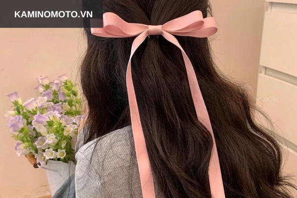 Tóc buộc nửa đầu 